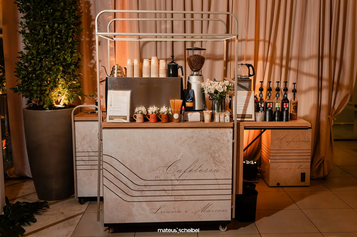 Canecas Clara Média Escura