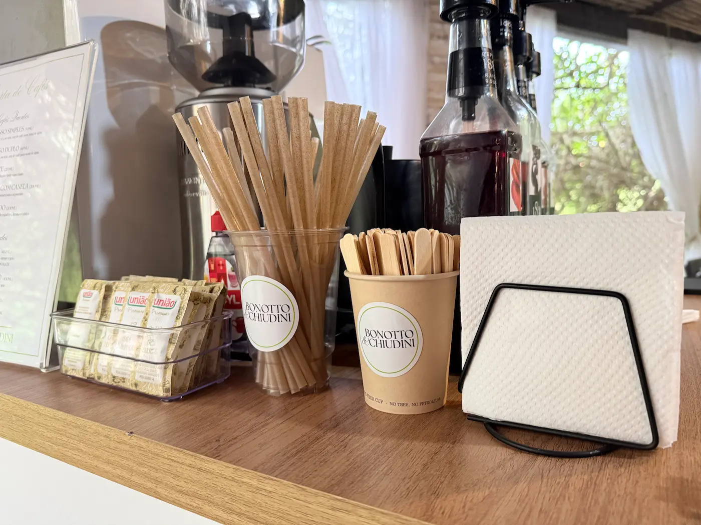 Noivo preparando café passado