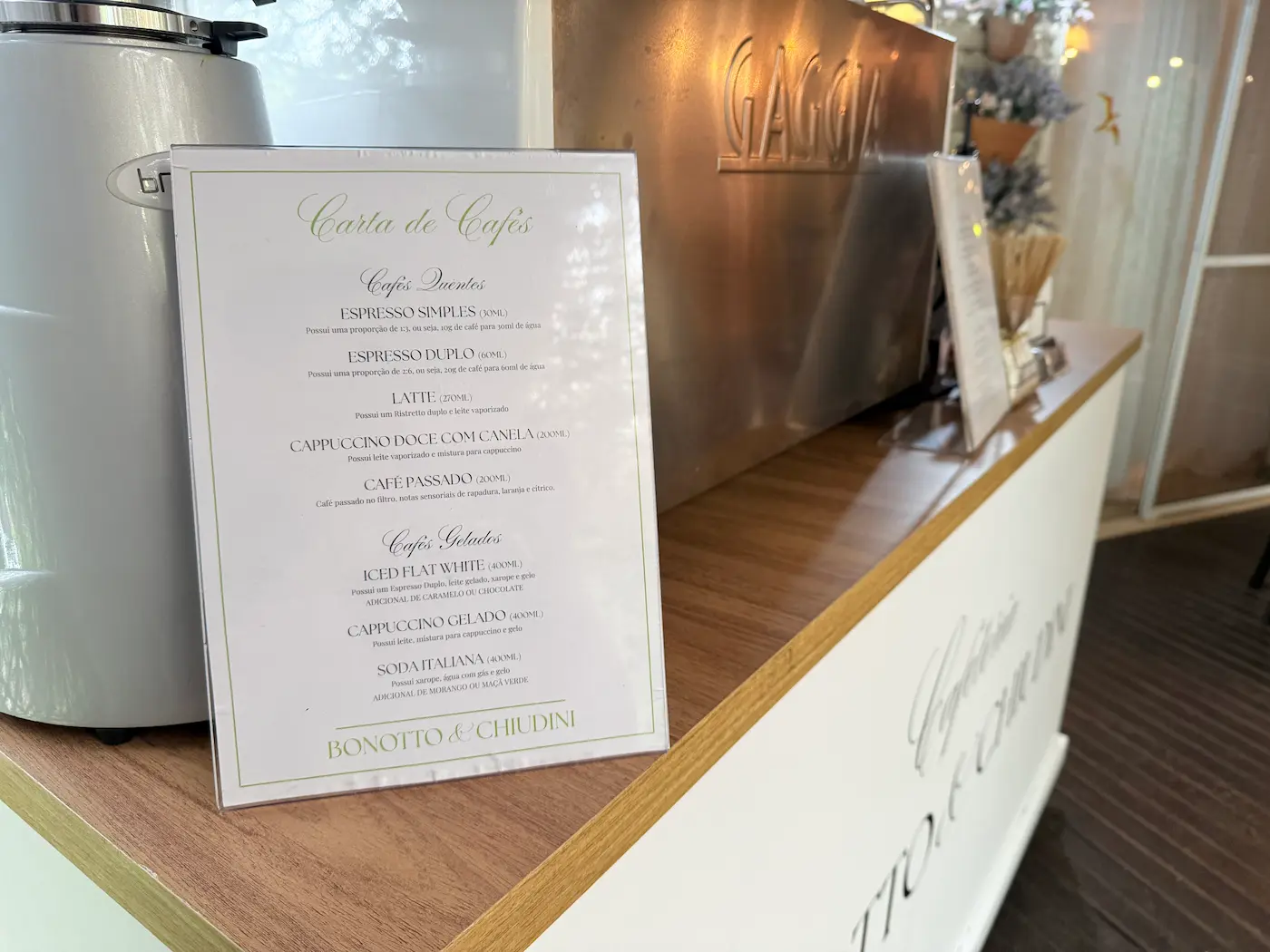 Noiva preparando café passado